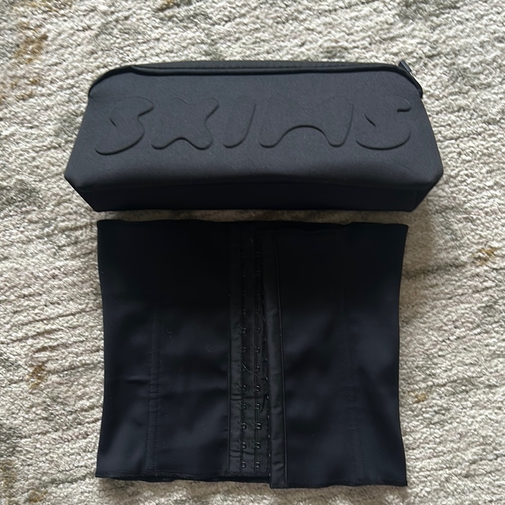 SKIMS Black/Onyx Waist Trainer XS